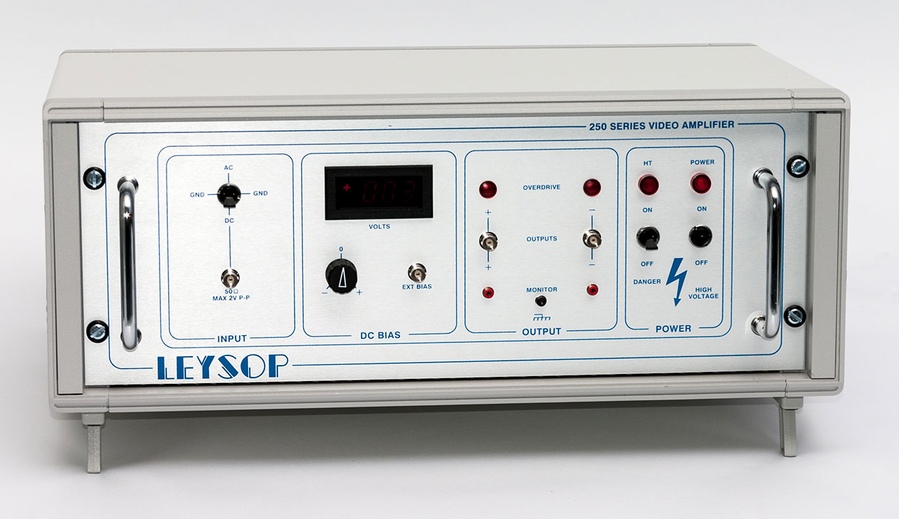 High voltage video amplifier for driving electro-optic modulators